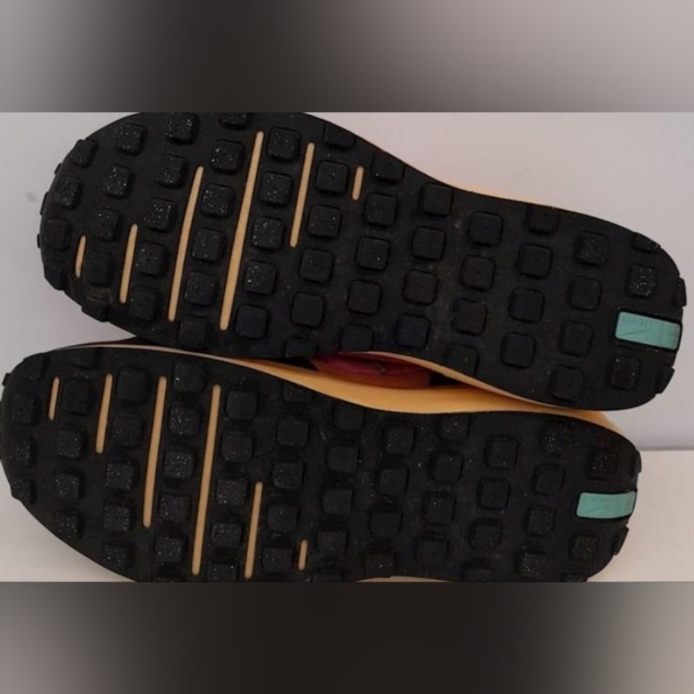 Nike Waffle One "Active Fuchsia" Sneakers Size 8 Like New MSRP 100  - Picture 5 of 7